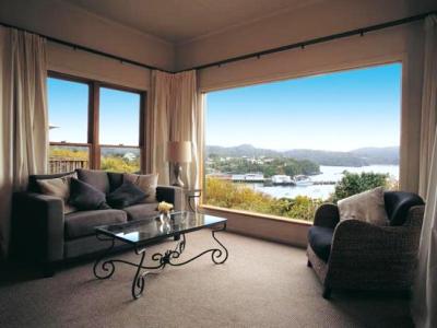 Stewart Island Lodge Oban  Экстерьер фото